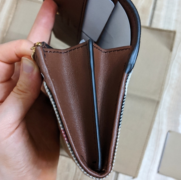 Burberry House Check Porter Leather Wallet - Picture 5 of 11